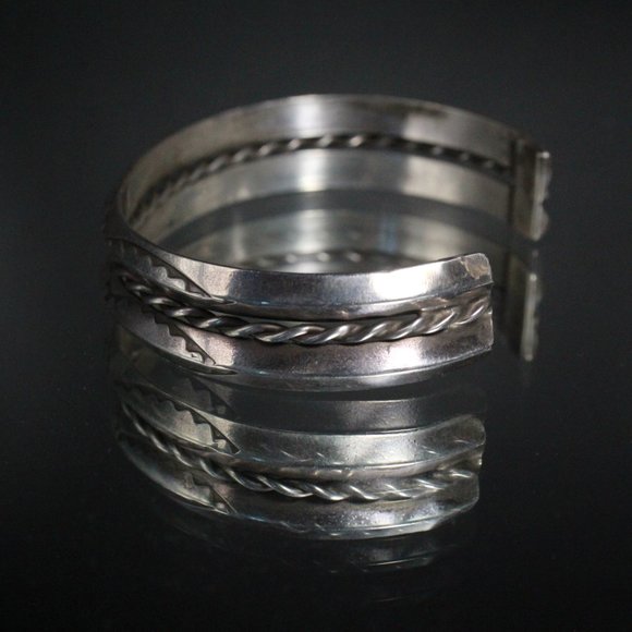 Elegant Silver Cuff Bracelet - Picture 6 of 7